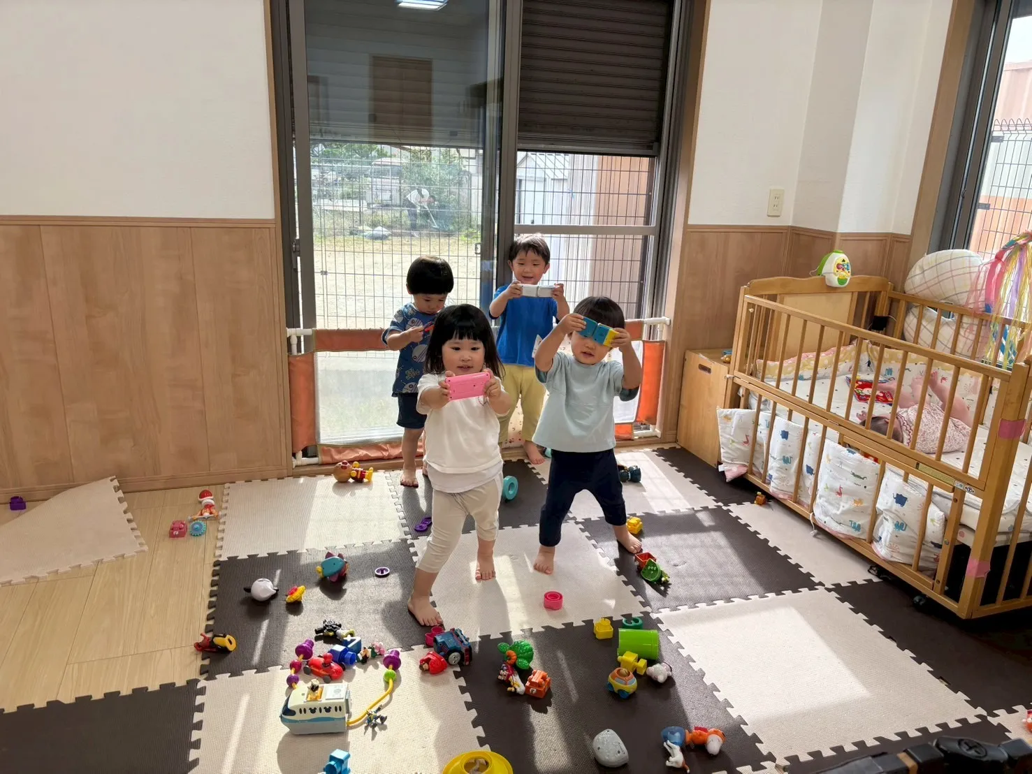 仲良しカメラ小僧(少女)たち